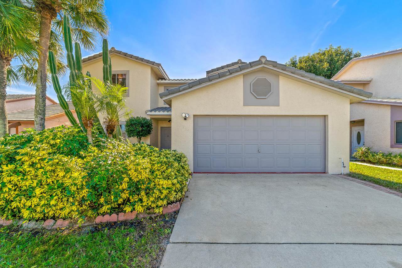 5964 Strawberry Lakes Circle - Photo 1