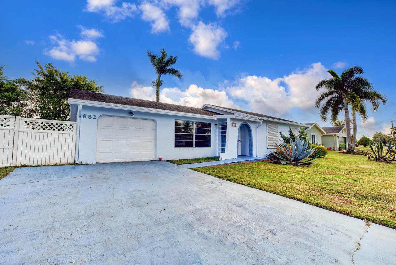 882 Hibiscus Drive - Photo 1