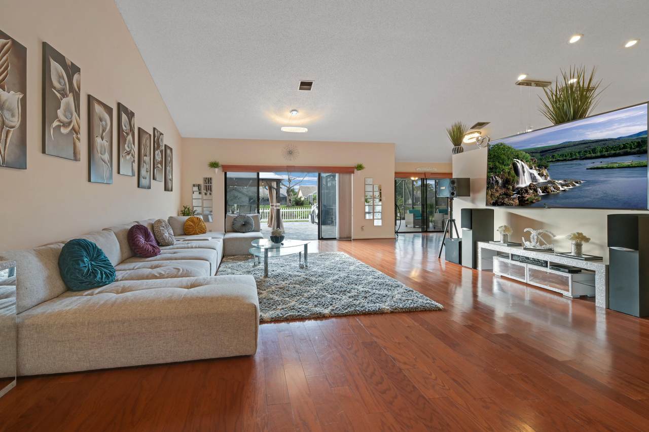 9759 Sun Pointe Drive - Photo 1