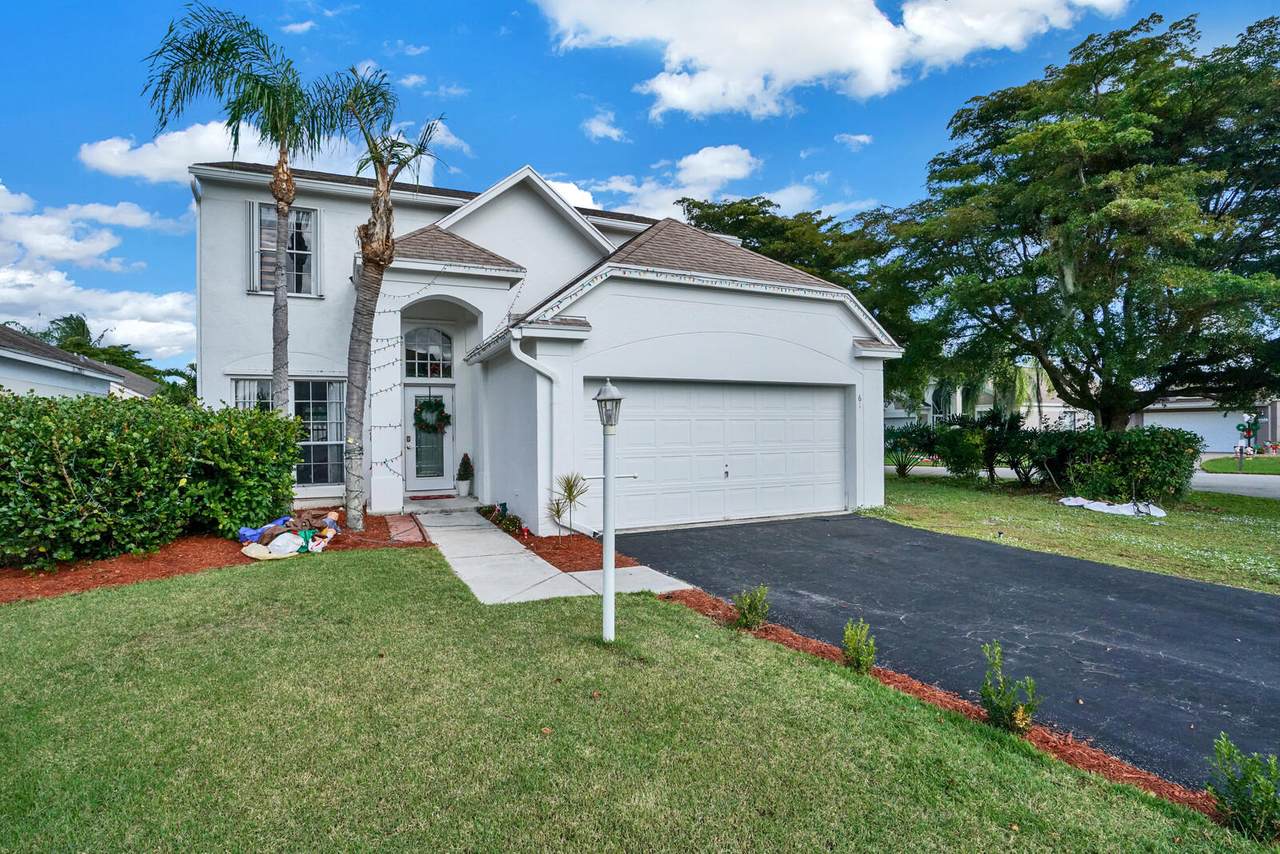 61 King Fisher Way - Photo 1