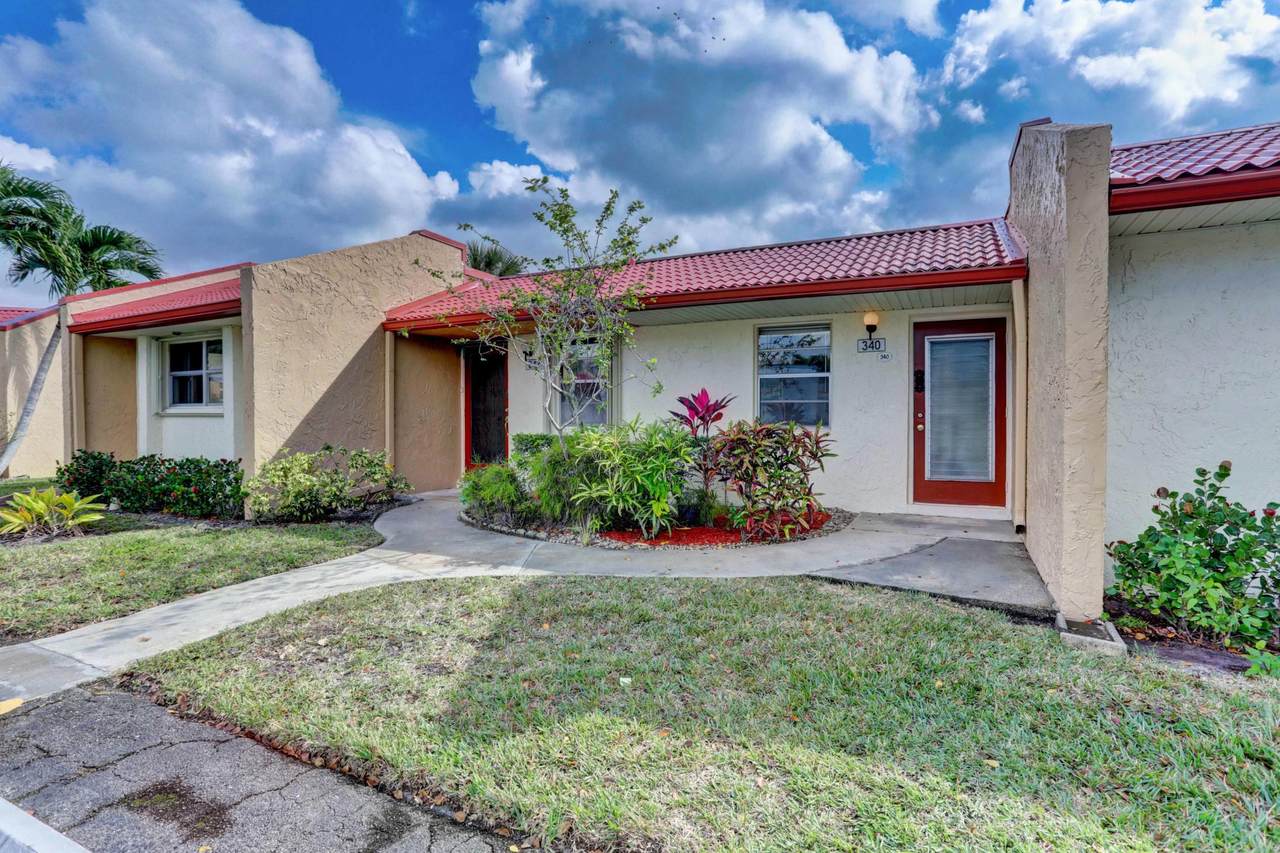 340 Lake Evelyn Drive - Photo 1