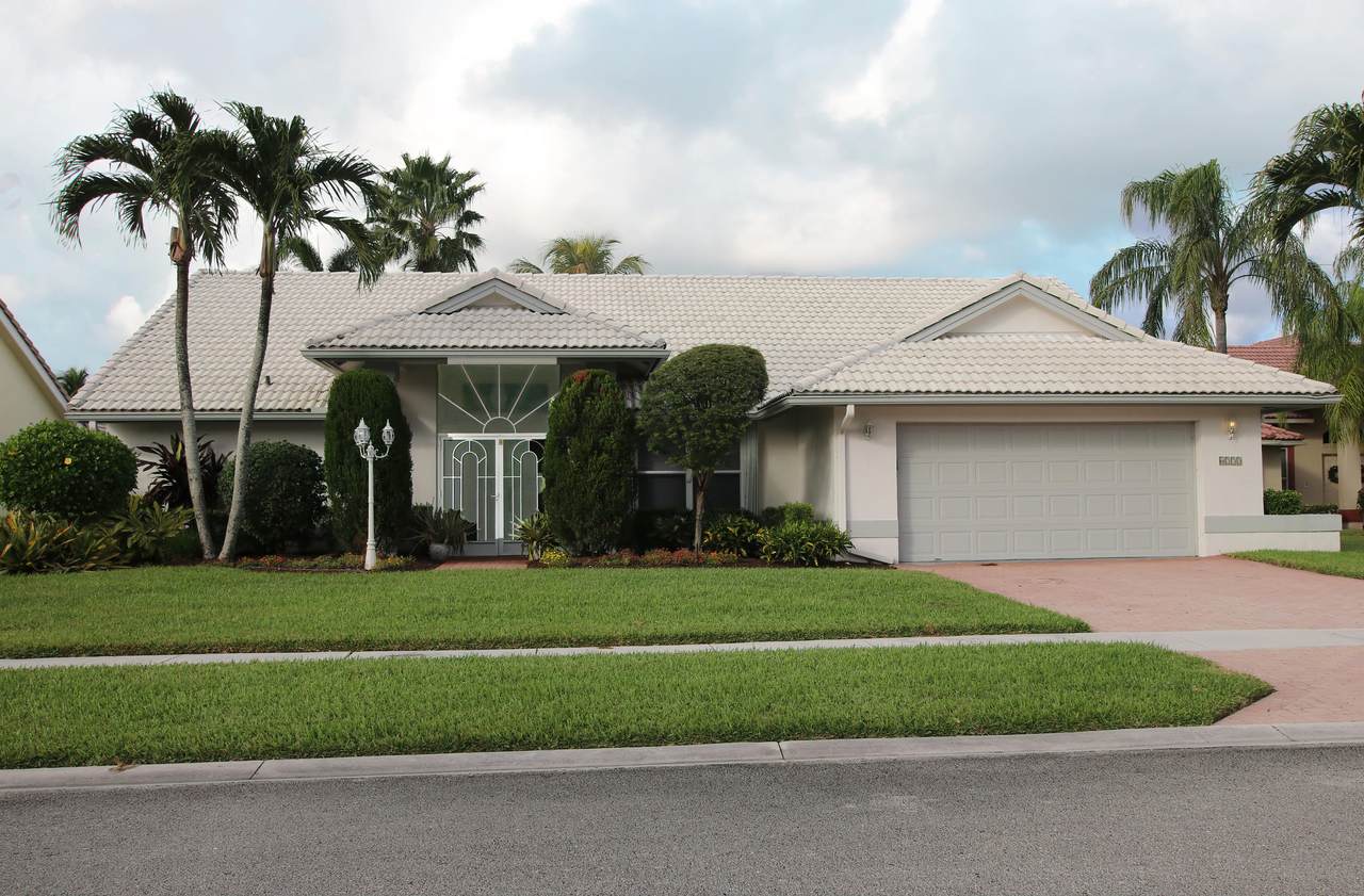 6773 Blue Bay Circle - Photo 1