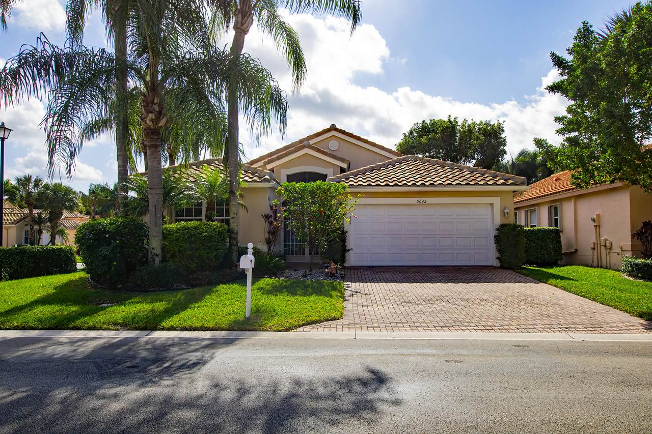 5042 Glenville Drive - Photo 1