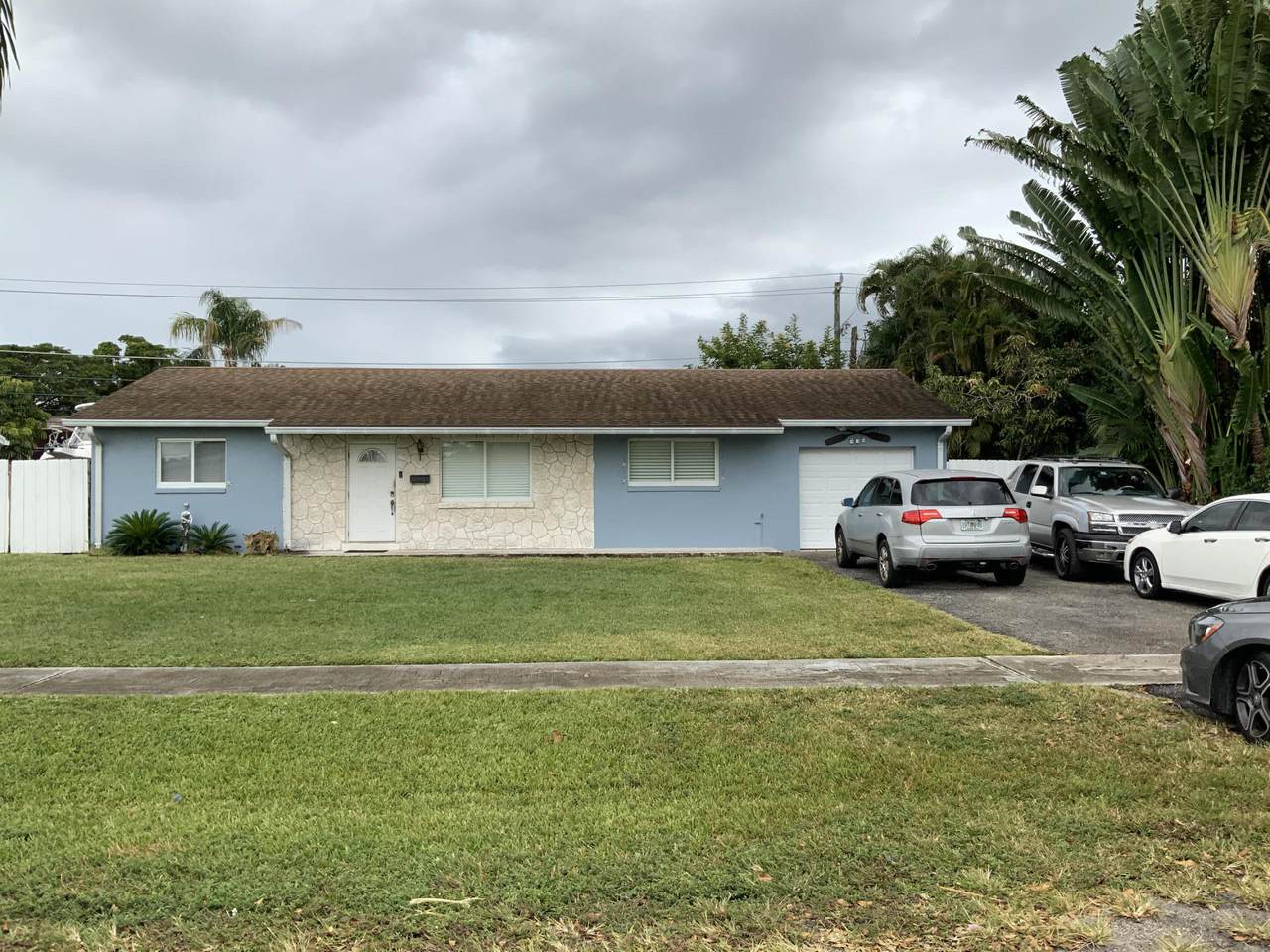 404 Alemeda Drive - Photo 1