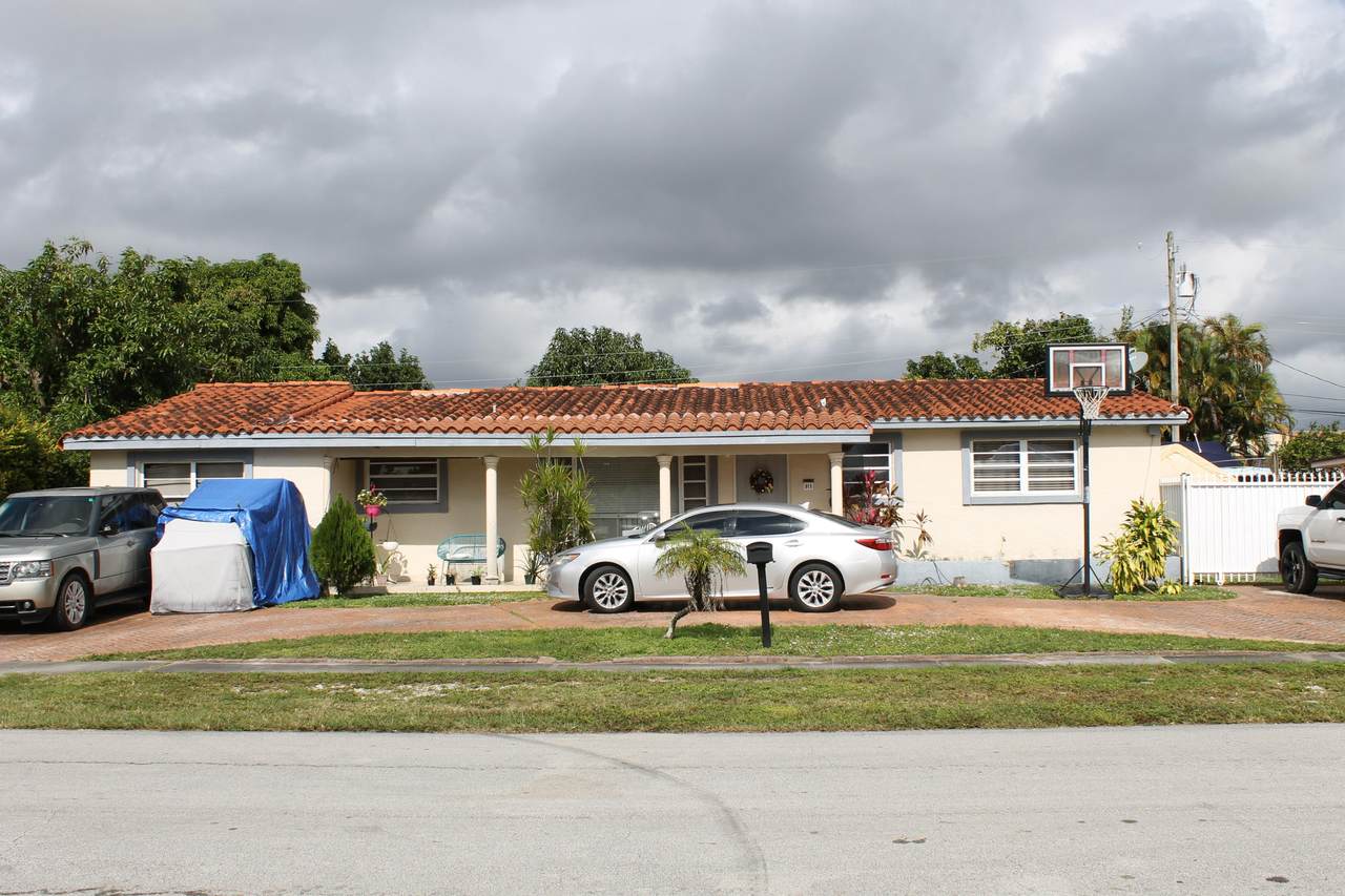 915 72 St Street - Photo 1
