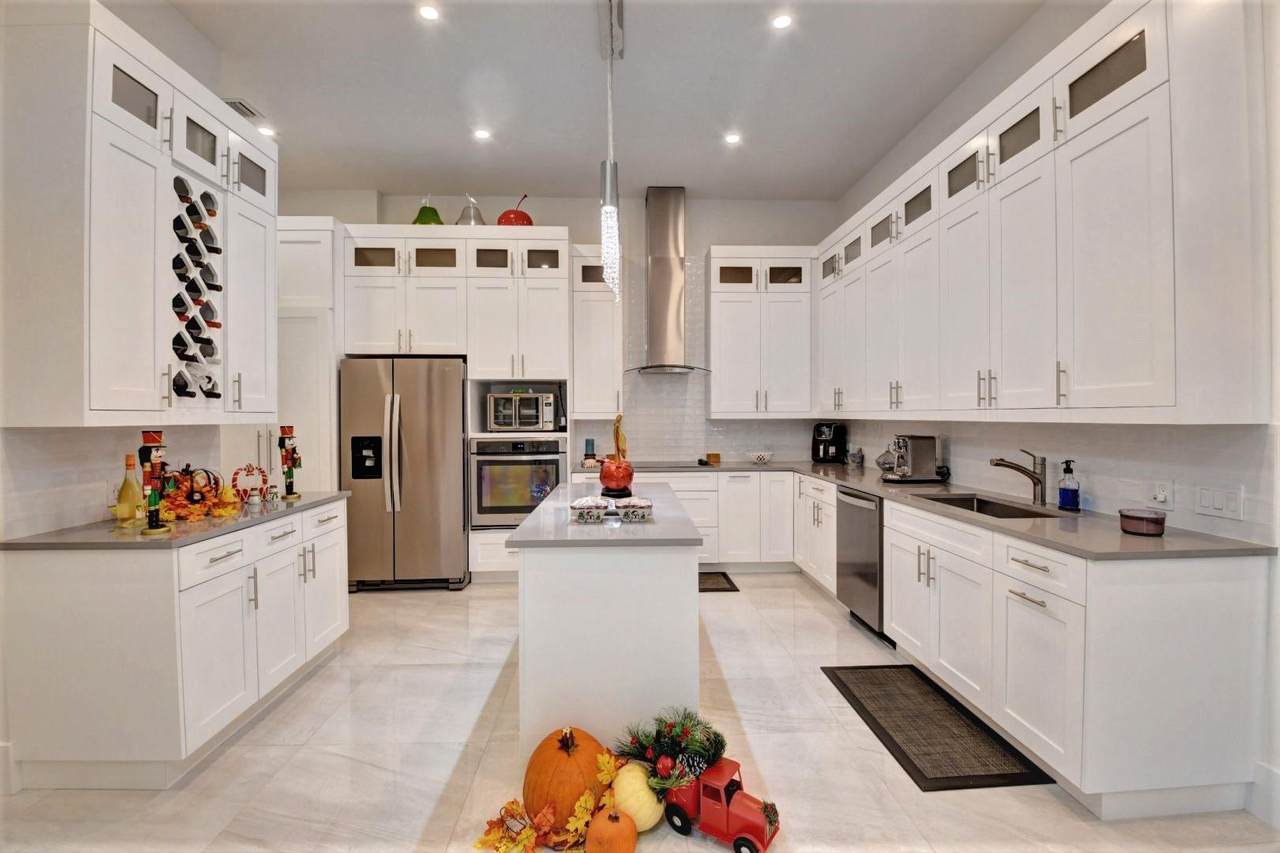 2525 Oceanview Avenue - Photo 1