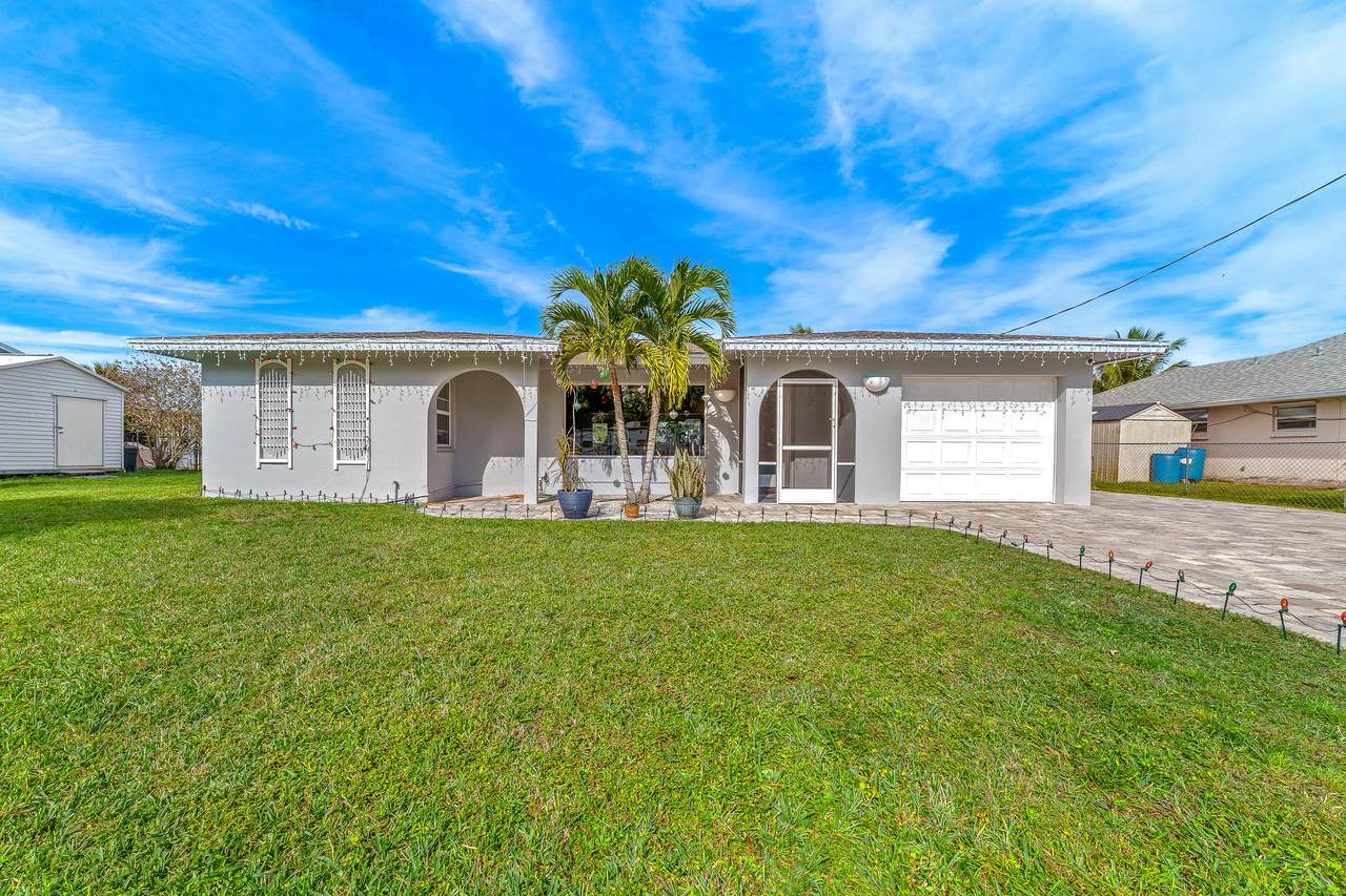 635 Harborview Drive - Photo 1