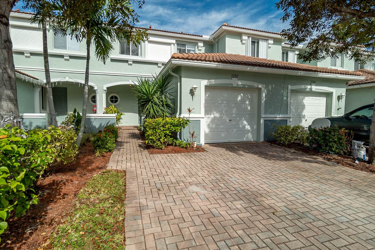 2202 Oakmont Drive - Photo 1
