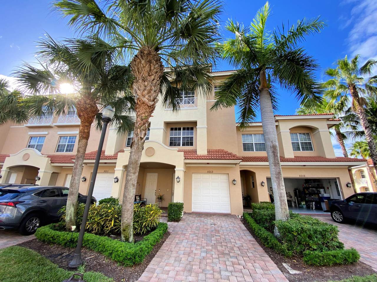 5013 Vine Cliff Way - Photo 1