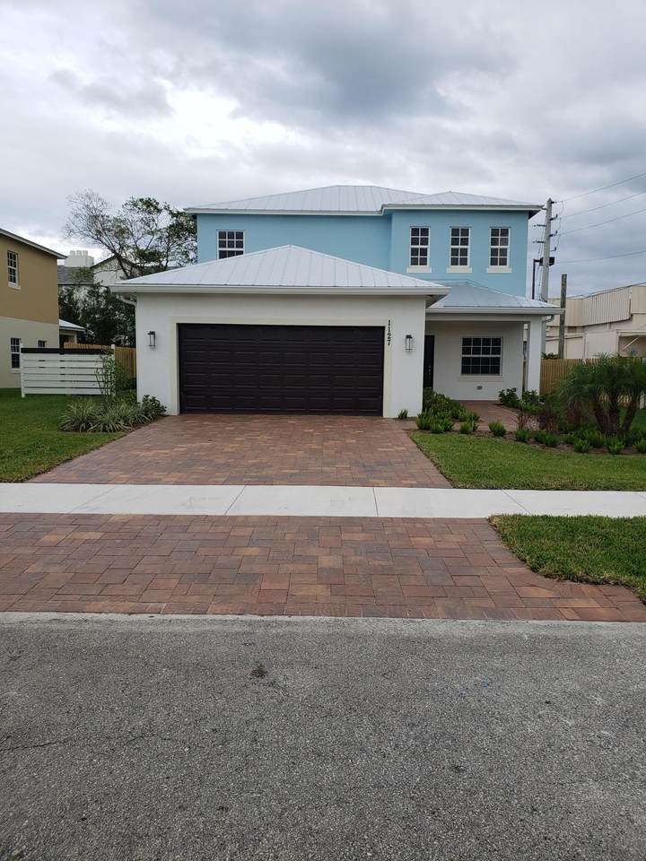 1127 Miami Boulevard - Photo 1
