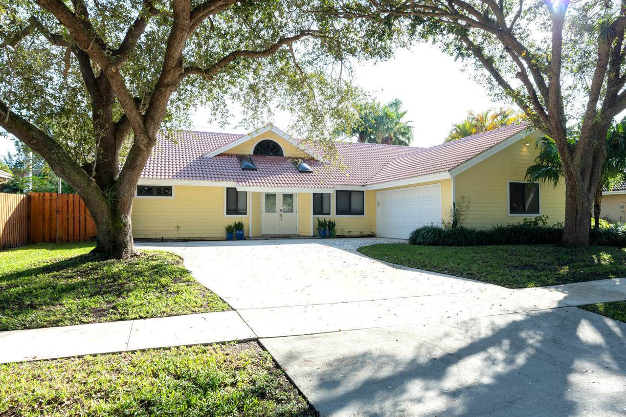 128 Bayberry Circle - Photo 1