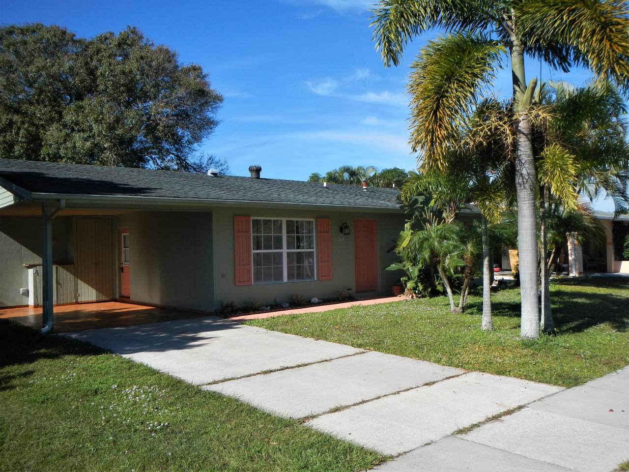 318 Floresta Drive - Photo 1