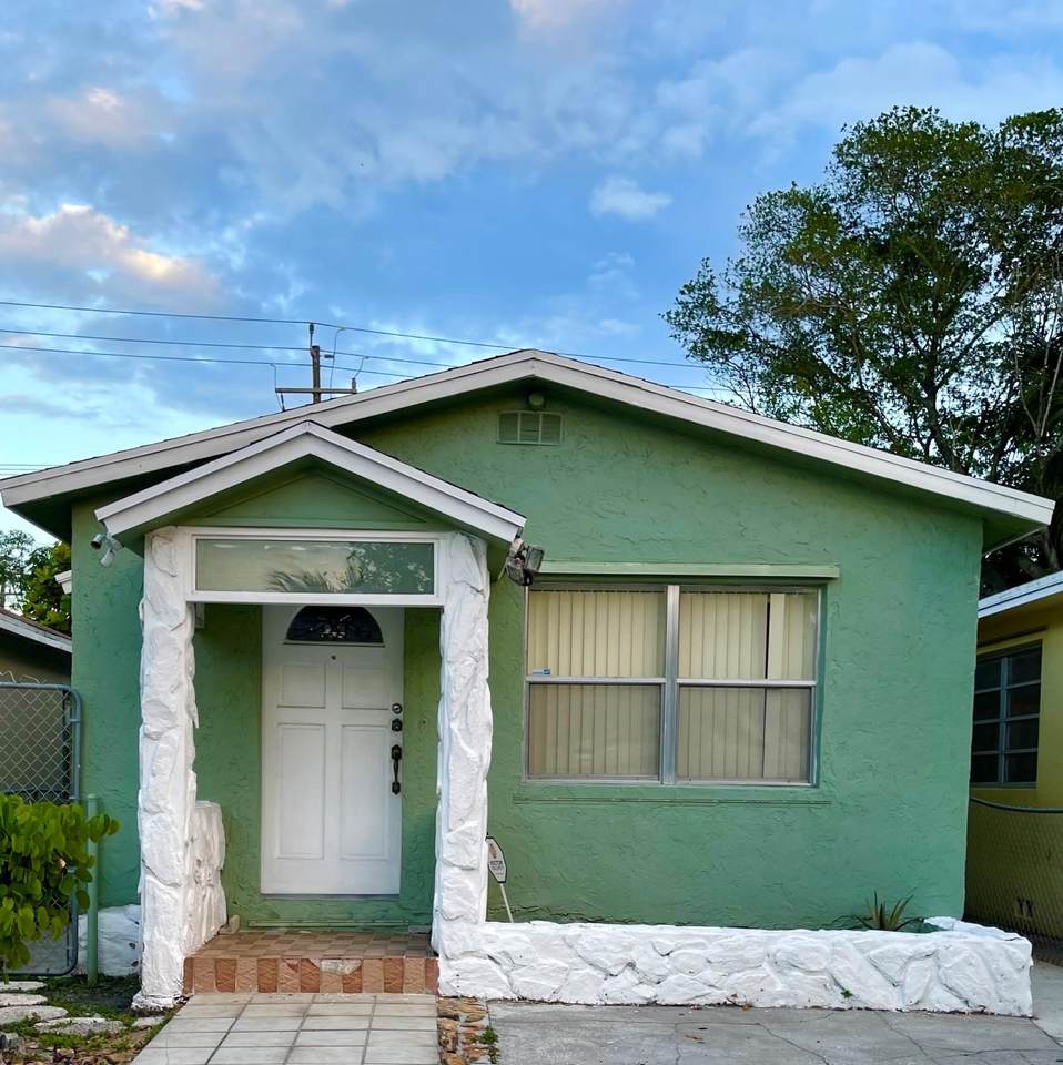 326 F Street - Photo 1