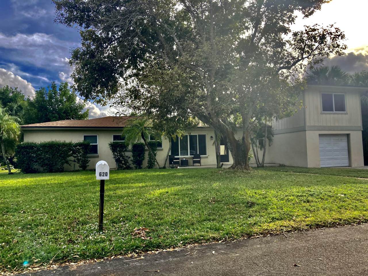 620 5th Street - Photo 1