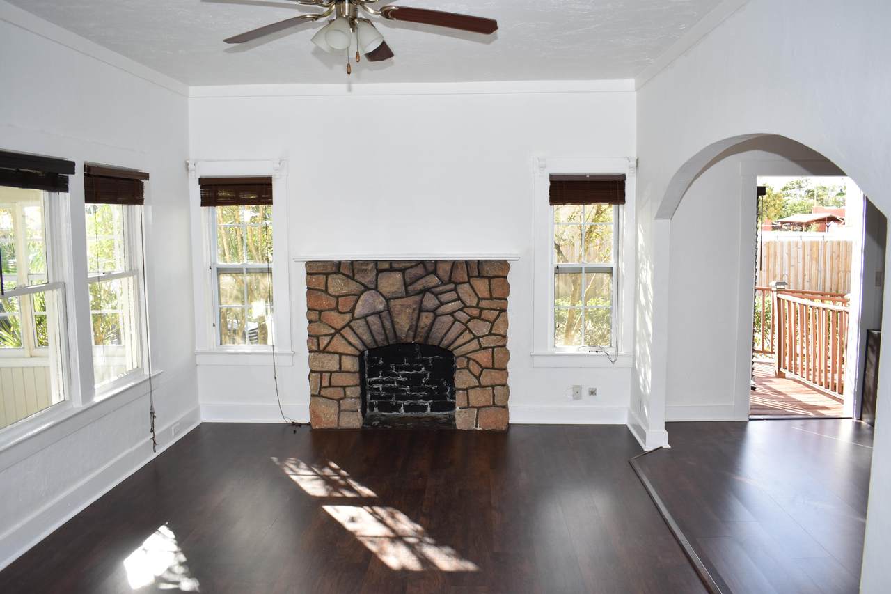 433 Plymouth Road - Photo 1