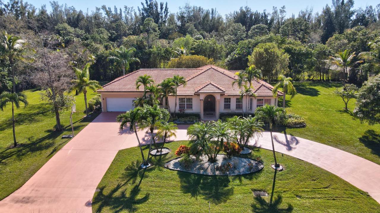 8776 Thousand Pines Circle - Photo 1