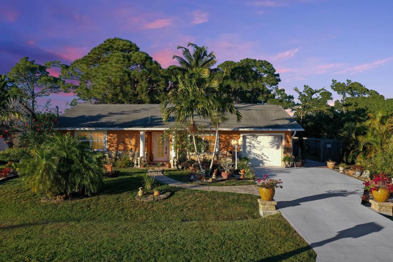 581 Thornhill Drive - Photo 1