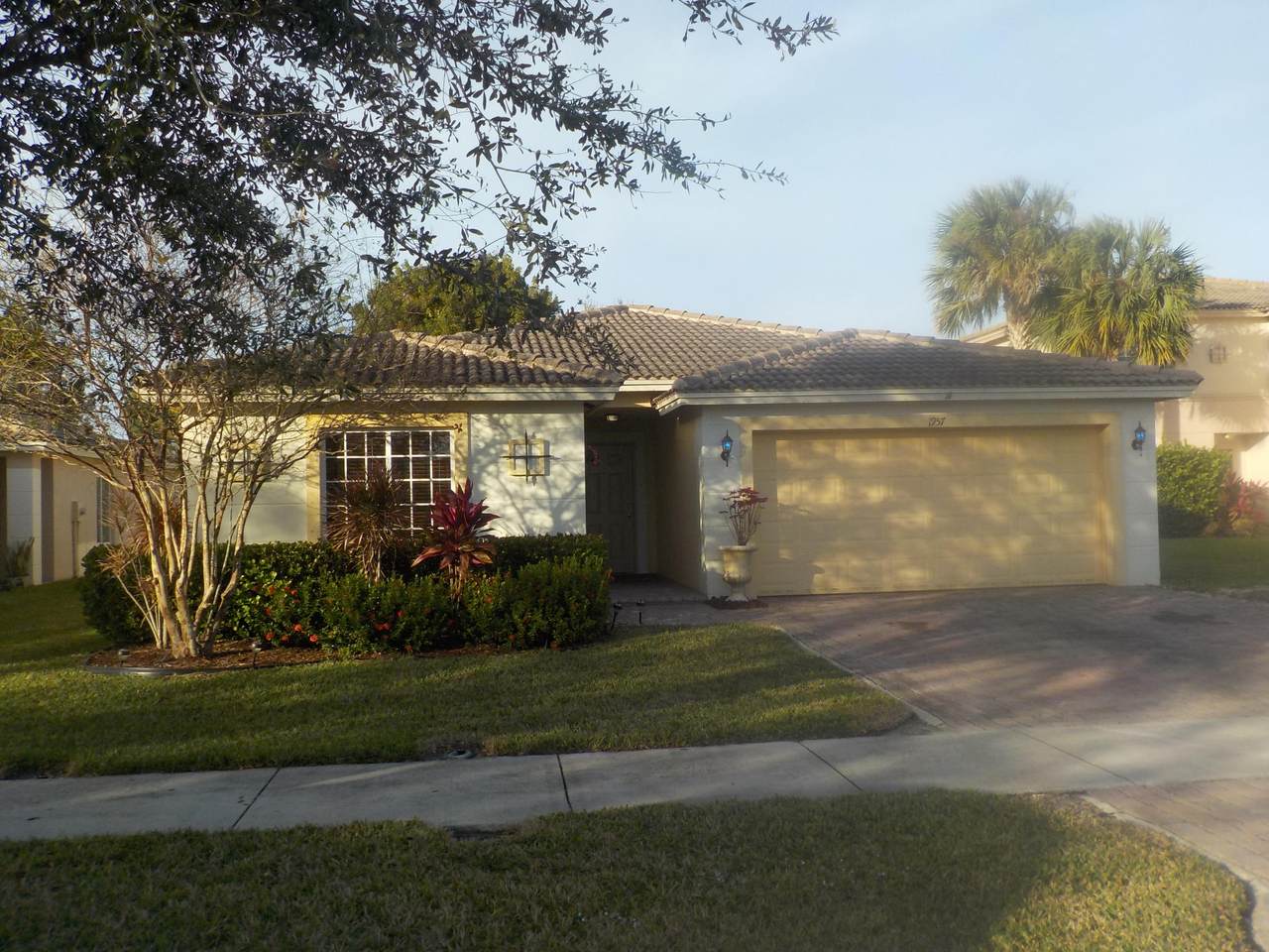 1957 Providence Place - Photo 1