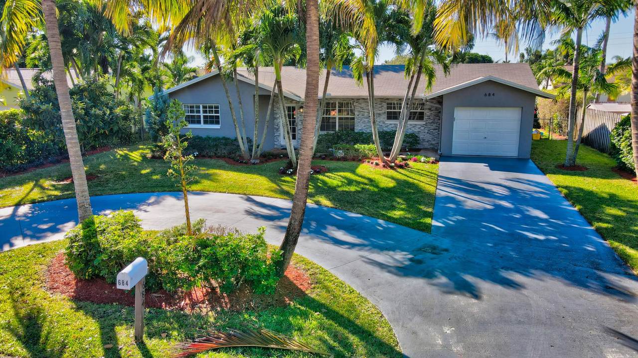 684 Eagle Circle - Photo 1