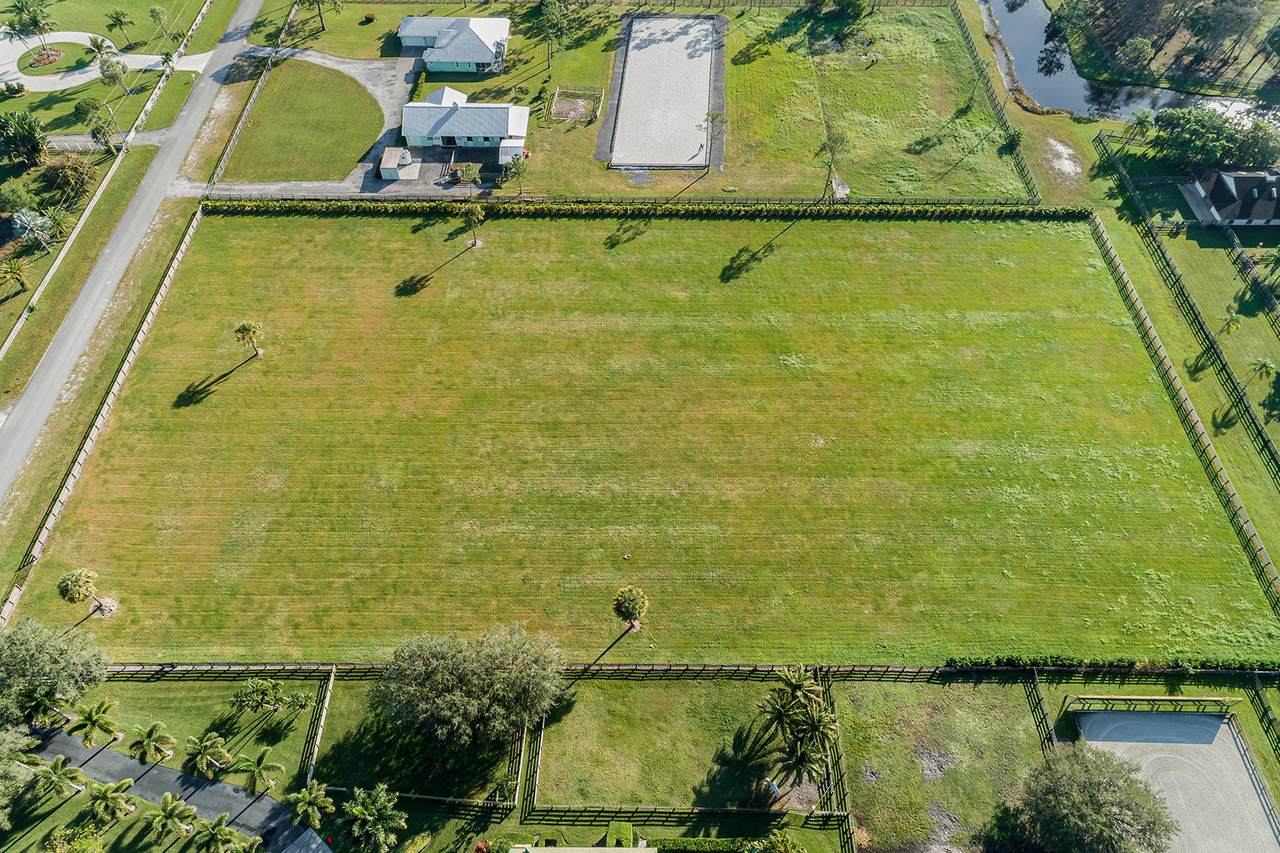 11818 Hawk Hollow - Photo 1