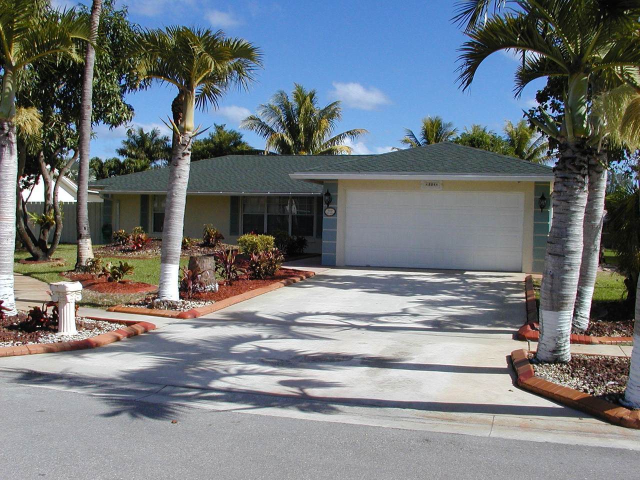 894 Flamango Court - Photo 1