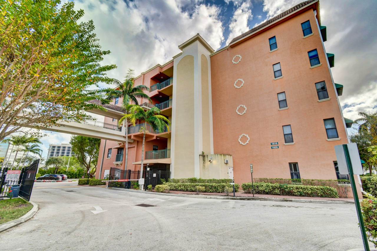 1620 Presidential Way - Photo 1