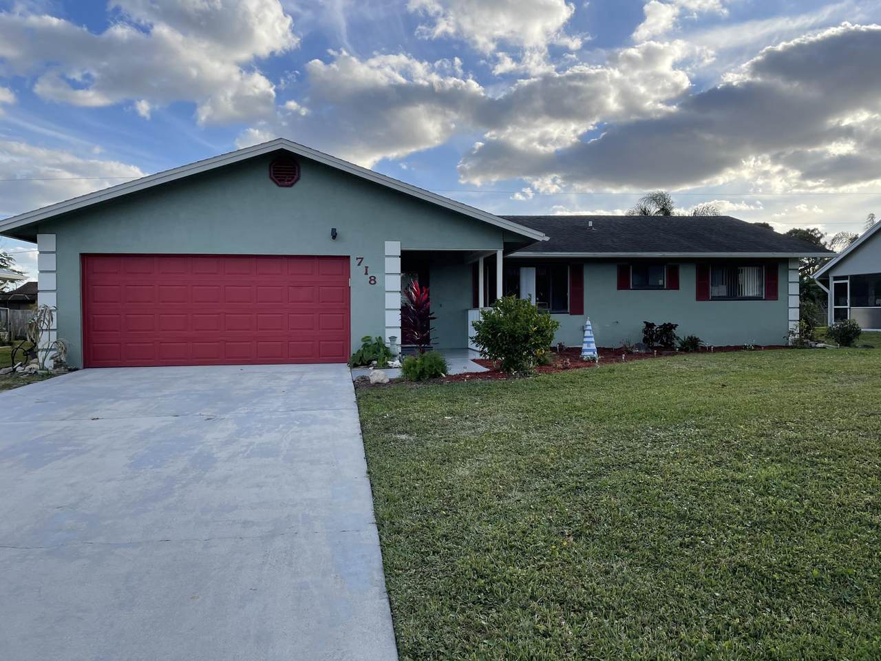 718 Bayard Avenue - Photo 1