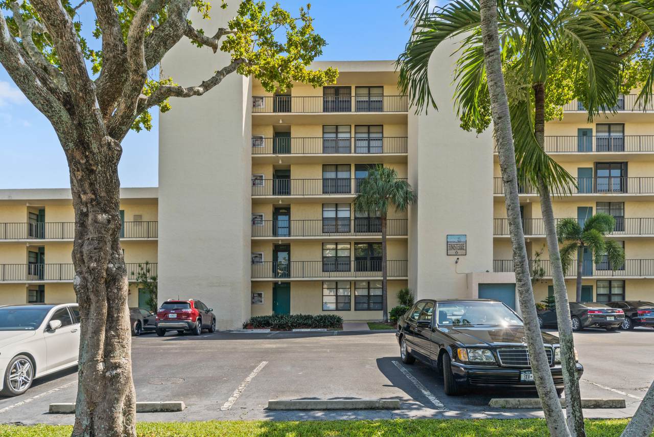6 Royal Palm Way - Photo 1