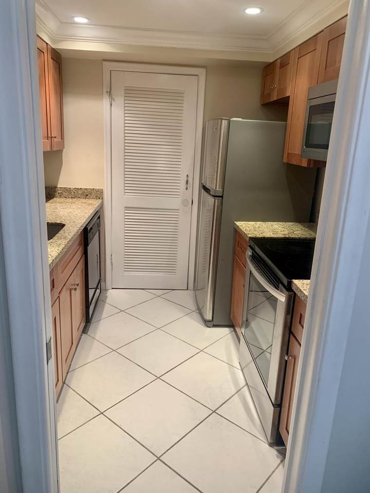 301 Croton Avenue - Photo 1