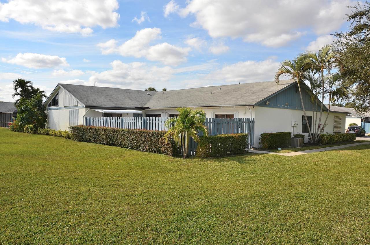 1102 Timberlane Circle - Photo 1