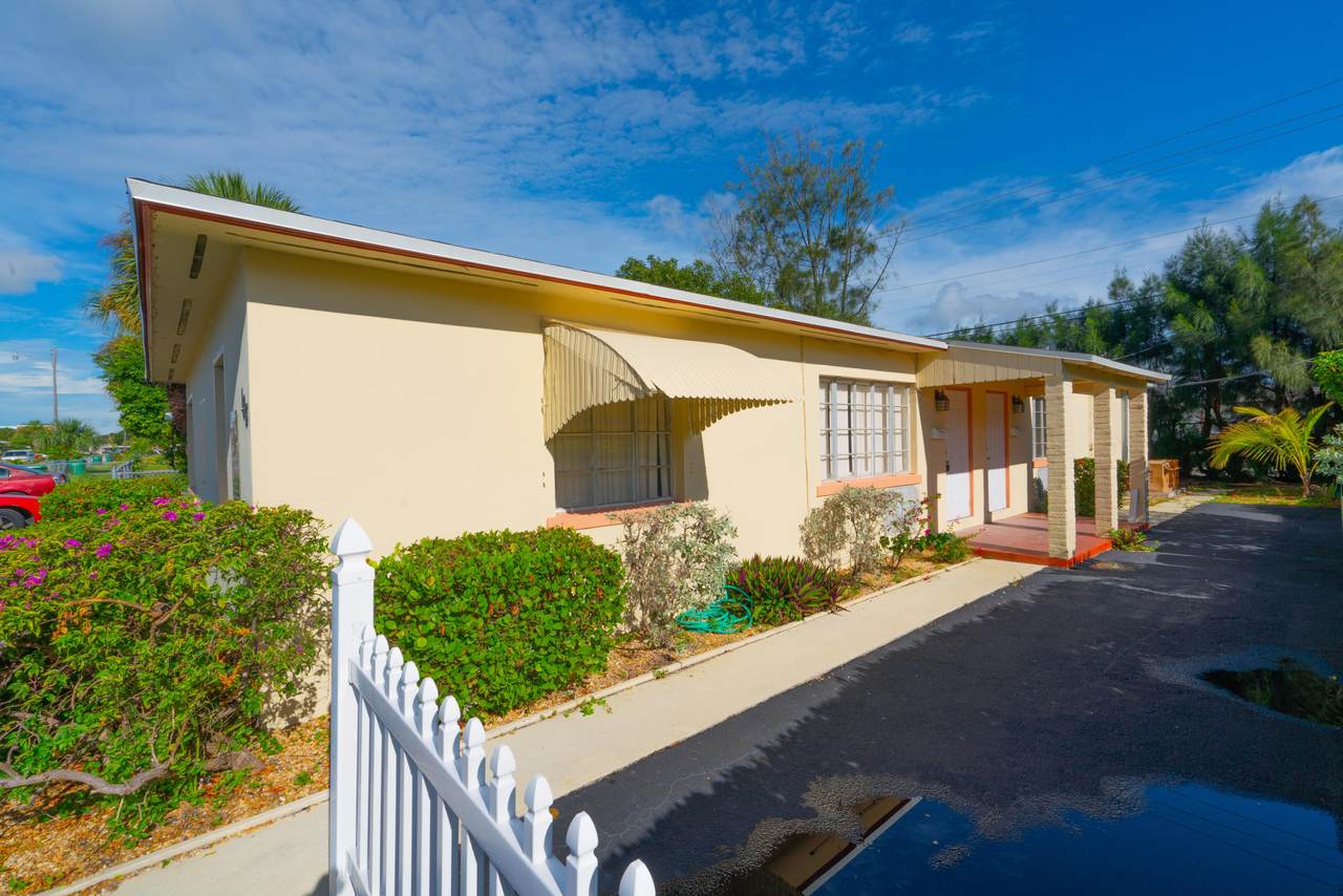 186 27th Street - Photo 1