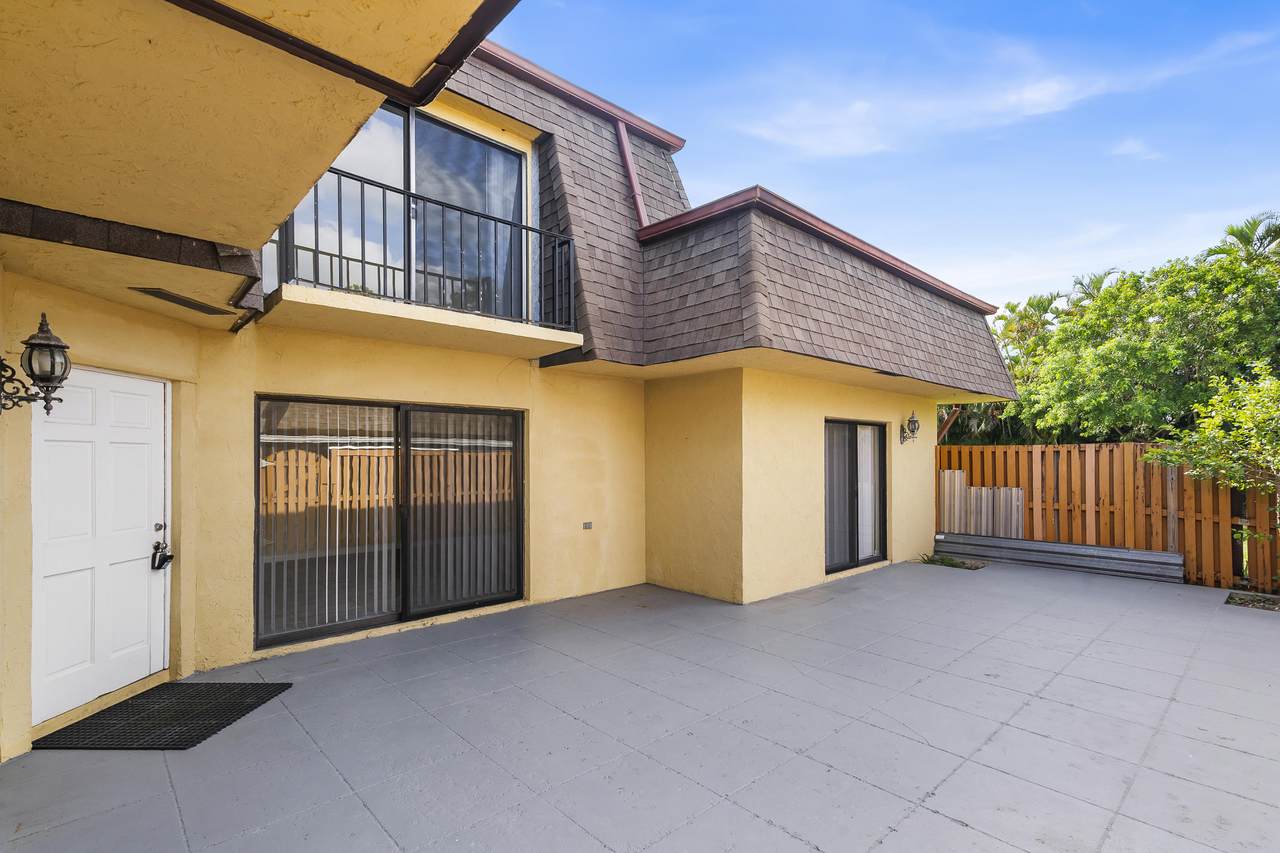 4205 Turnberry Circle - Photo 1