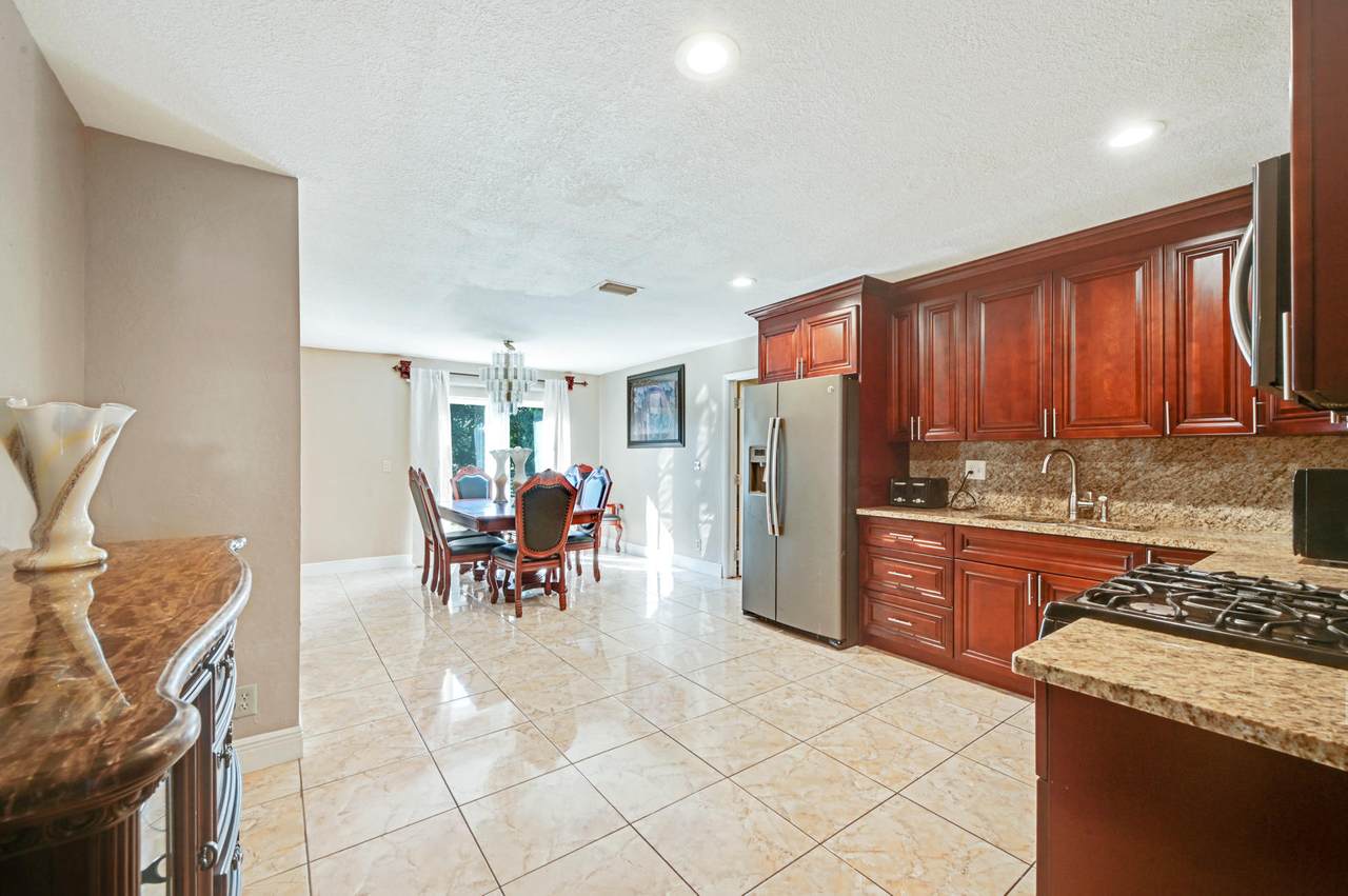 4660 Carthage Circle - Photo 1