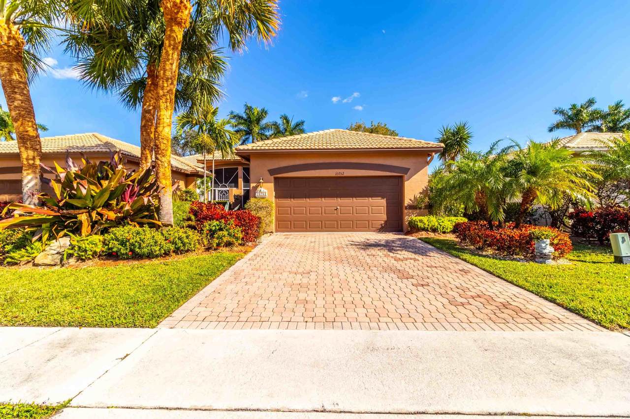10752 Royal Caribbean Circle - Photo 1