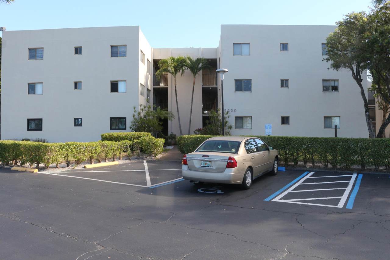 5220 Las Verdes Circle - Photo 1