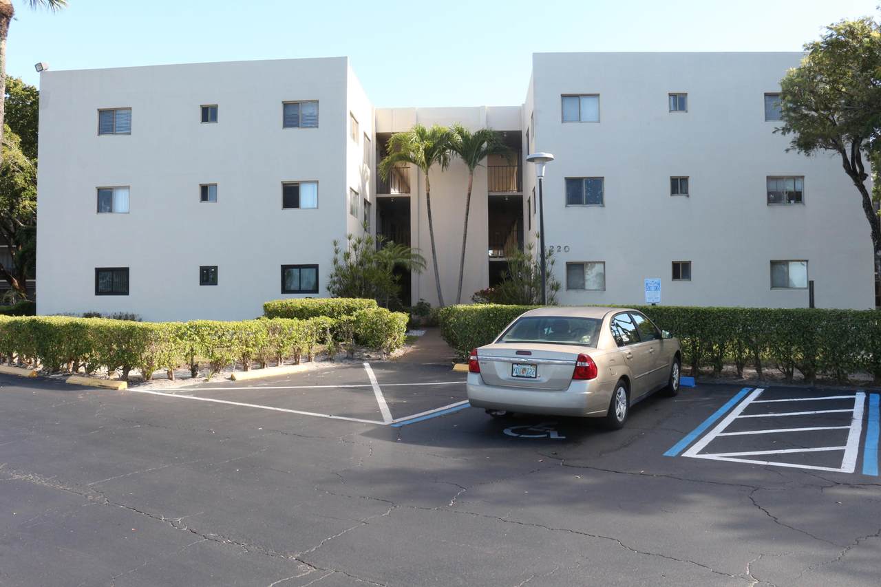 5220 Las Verdes Circle - Photo 1
