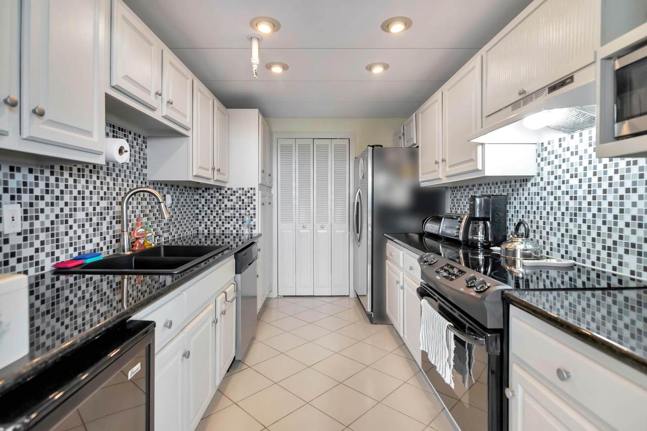 859 Jeffery Street - Photo 1