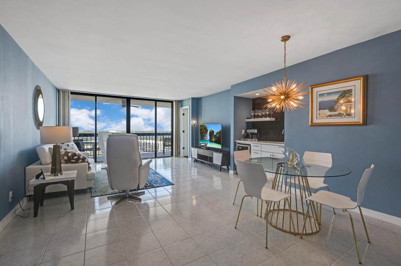 2425 Presidential Way - Photo 1