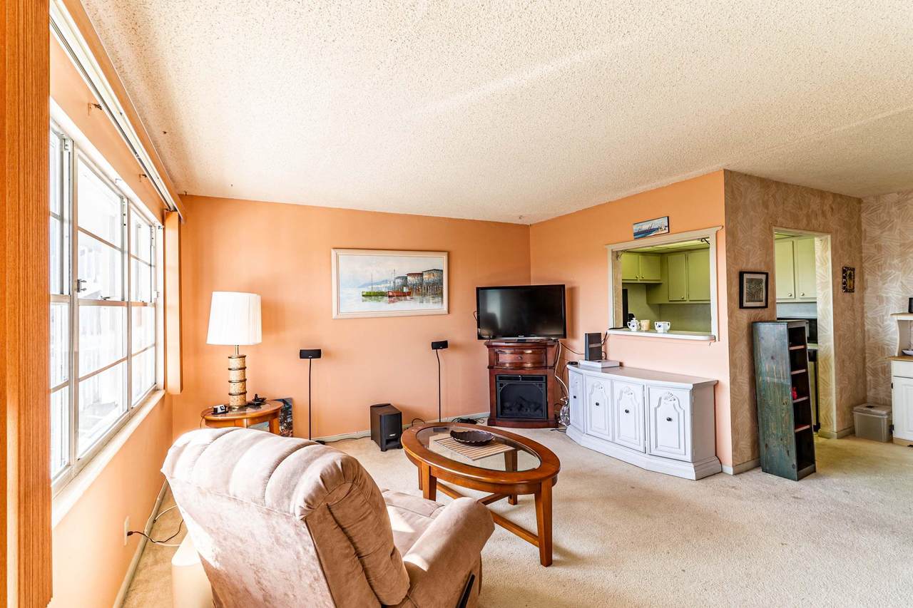 333 Southampton B - Photo 1