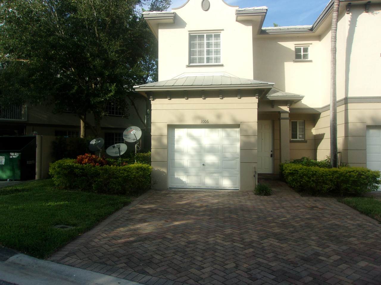1006 Flamingo Place - Photo 1