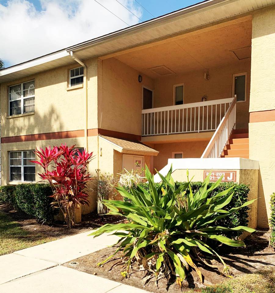 1542 Royal Green Circle - Photo 1
