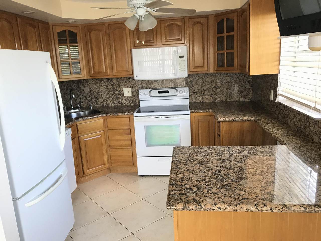 414 Greenbrier A - Photo 1