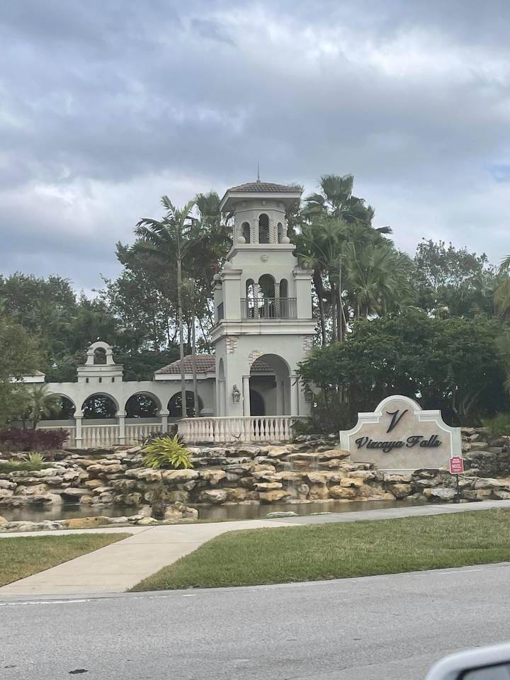 2821 Treviso Circle - Photo 1