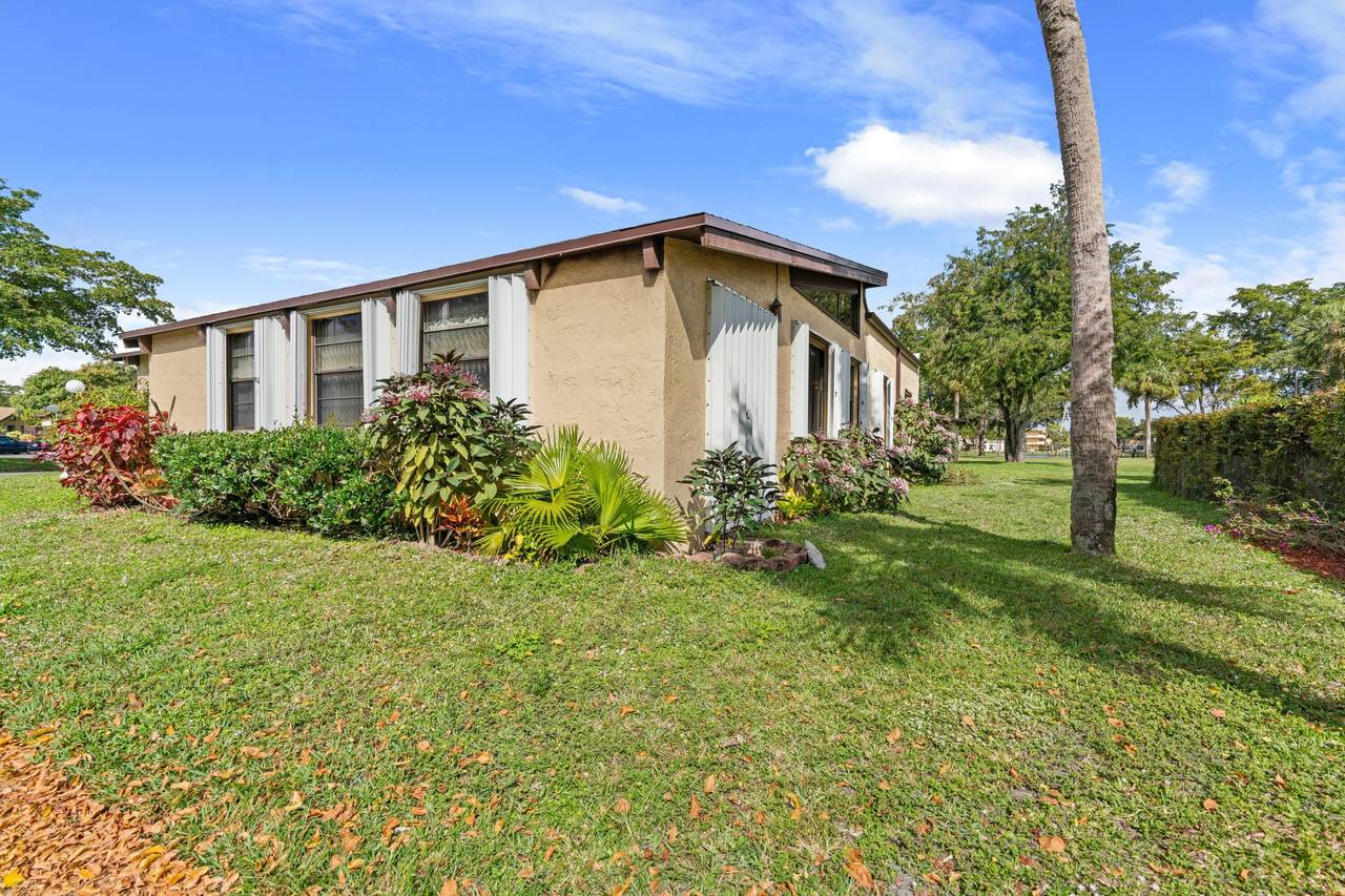 466 Briarwood Circle - Photo 1