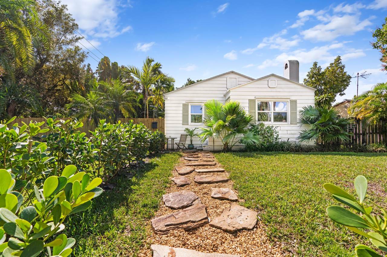 800 Biscayne Drive - Photo 1