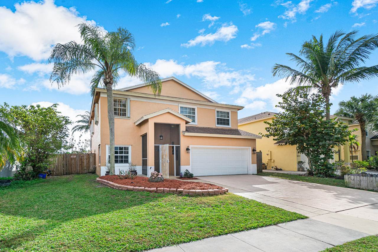 6253 Lansdowne Circle - Photo 1