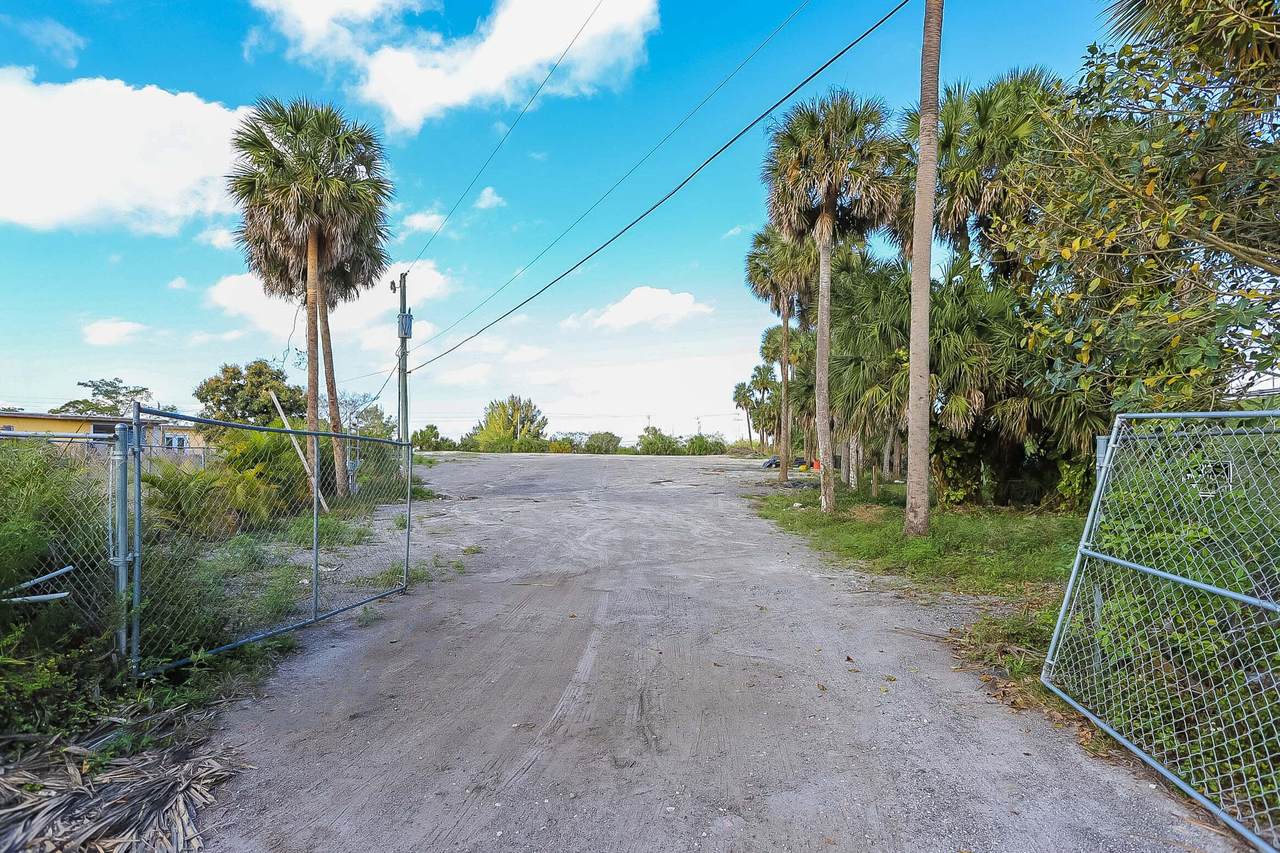 7601 Ellen Lane - Photo 1