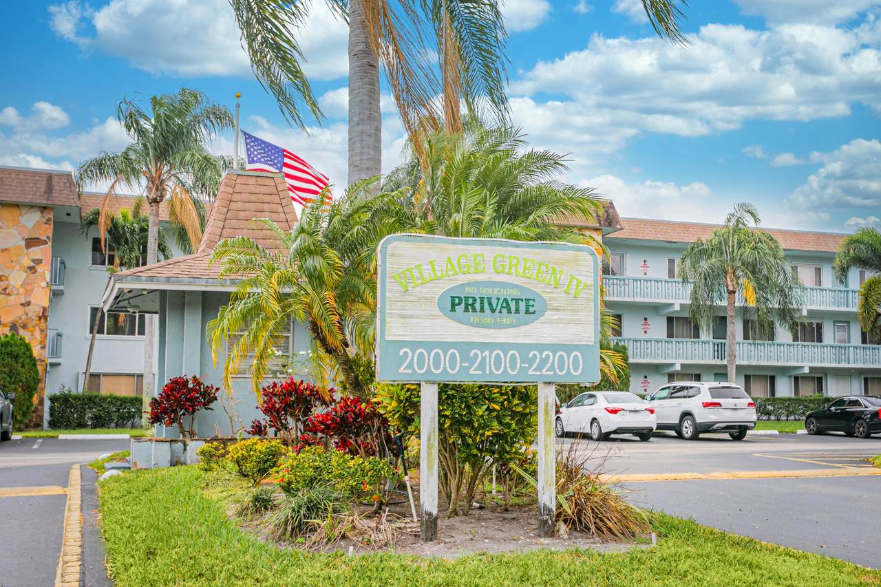 2000 Springdale Boulevard - Photo 1