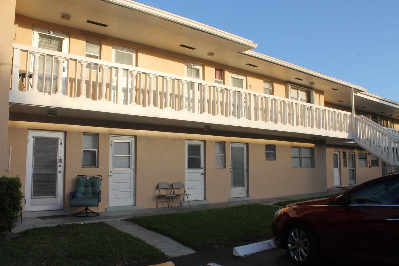 2213 1st Court - Photo 1