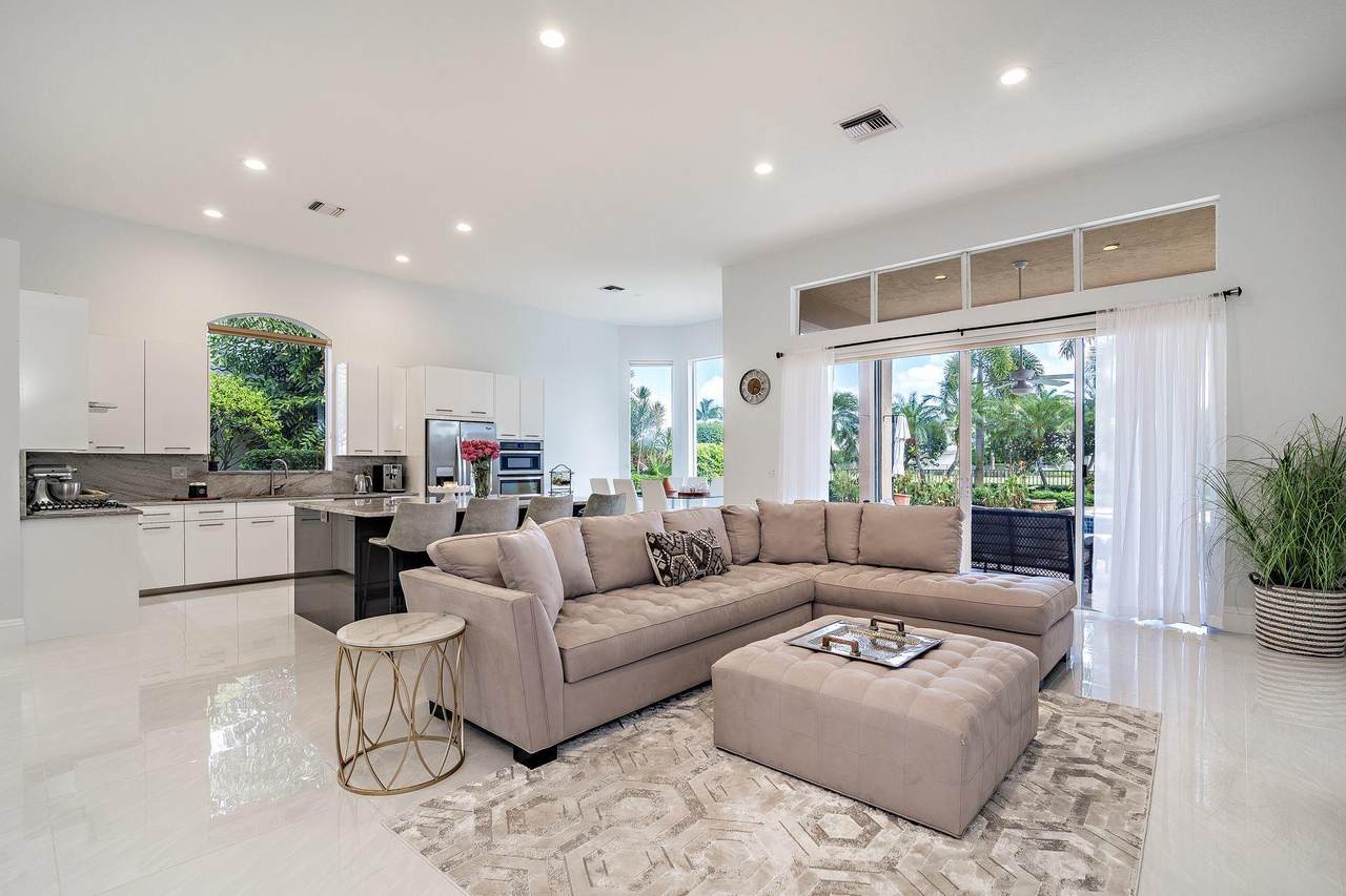 118 Banyan Isle Drive - Photo 1